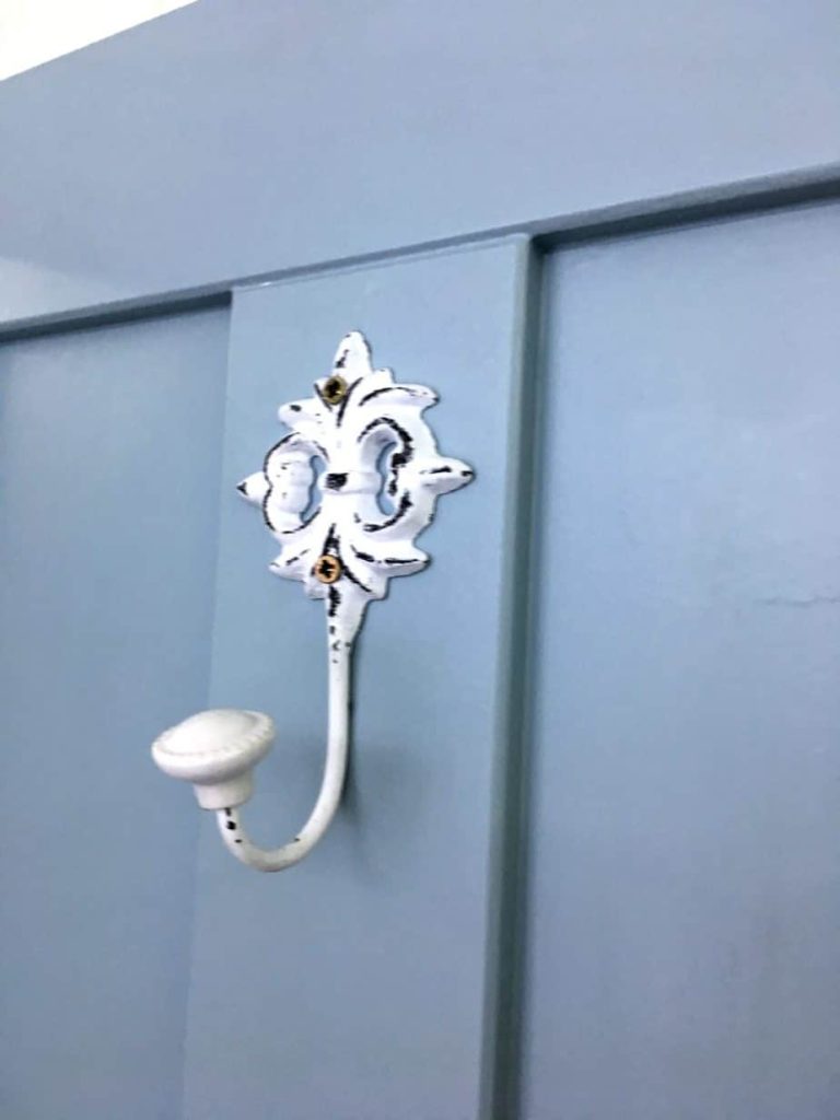 The shabby chic toilet trailer