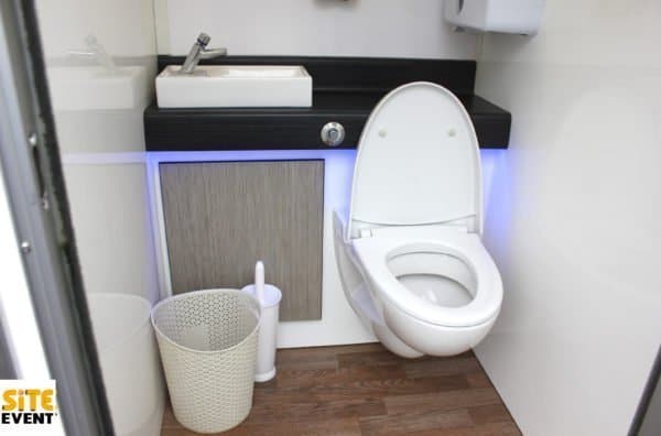 6 Bay Luxury Vacuum Toilet Pods